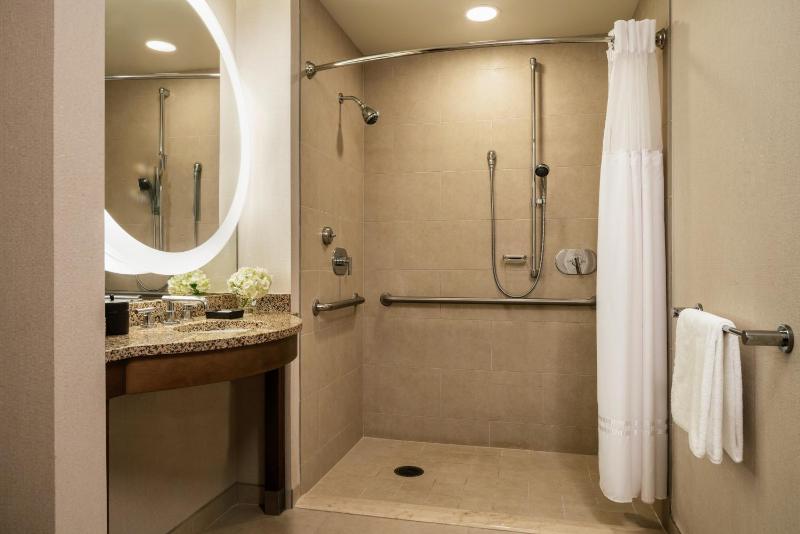 Queen Room with Two Queen Beds and Accessible Shower - Disability Access image 4
