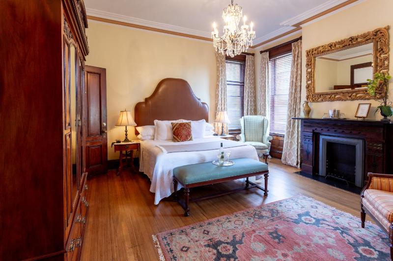 Juliette Gordon Low - Superior King Room image 4