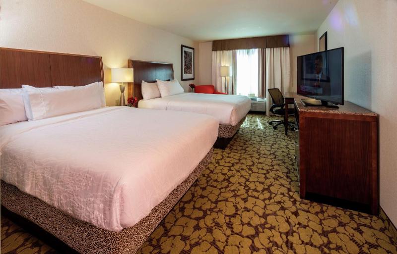 Queen Room with Two Queen Beds image 3