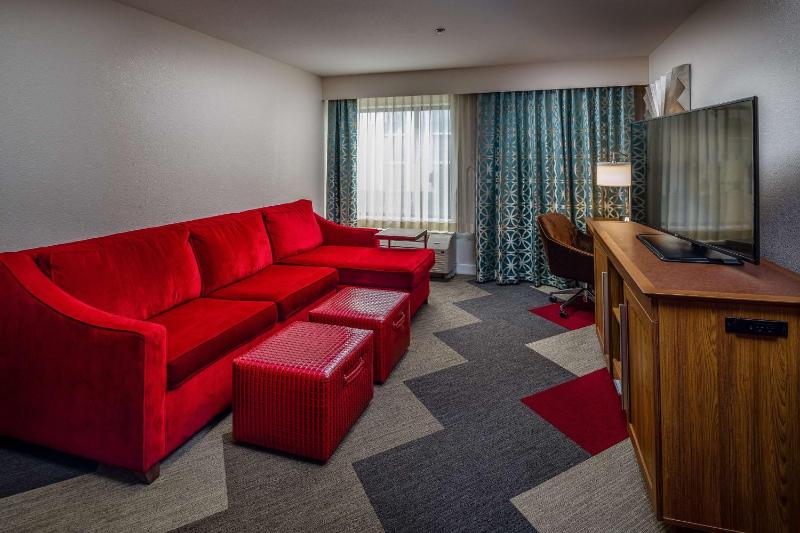 One-Bedroom King Suite - Non-Smoking image 4