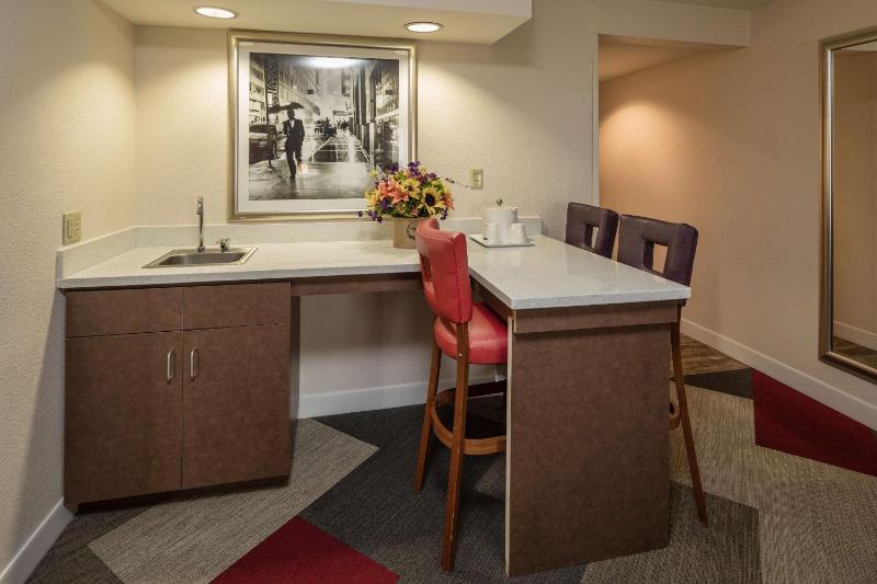 One-Bedroom King Suite - Non-Smoking image 2