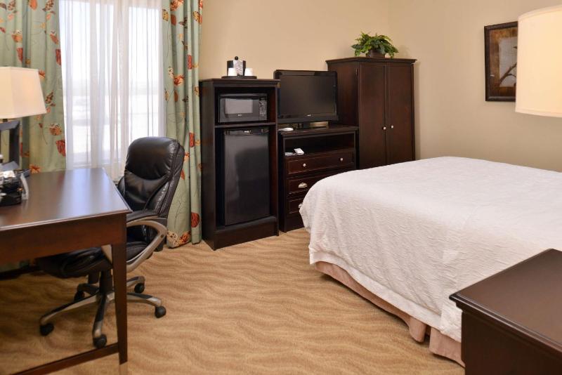 Queen Room image 4