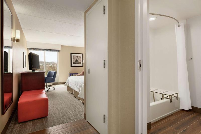 King Room - Hearing Access/Non-Smoking image 3