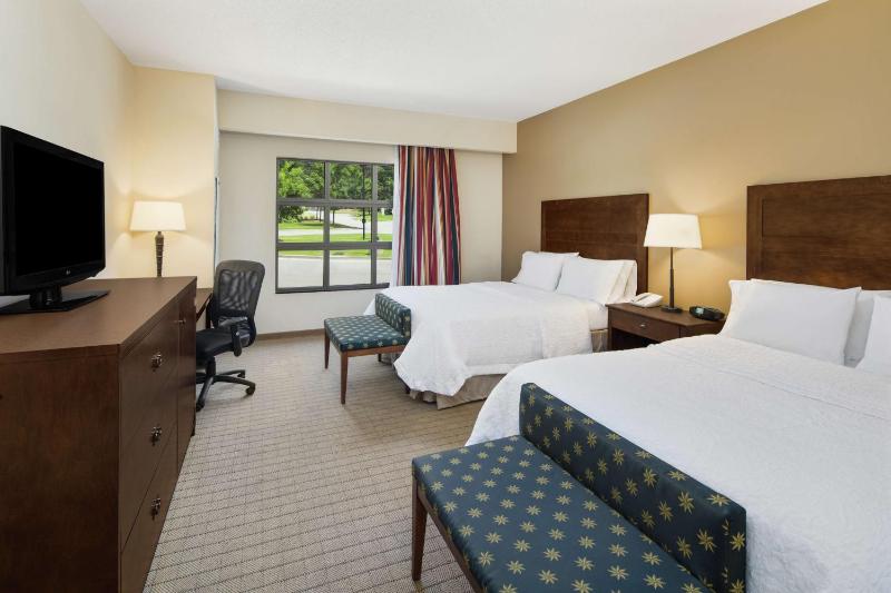 Queen Room with Two Queen Beds - Mobility and Hearing Access/Non-Smoking image 1