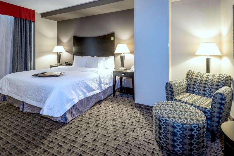 King Room with King Bed - Non-Smoking image 3