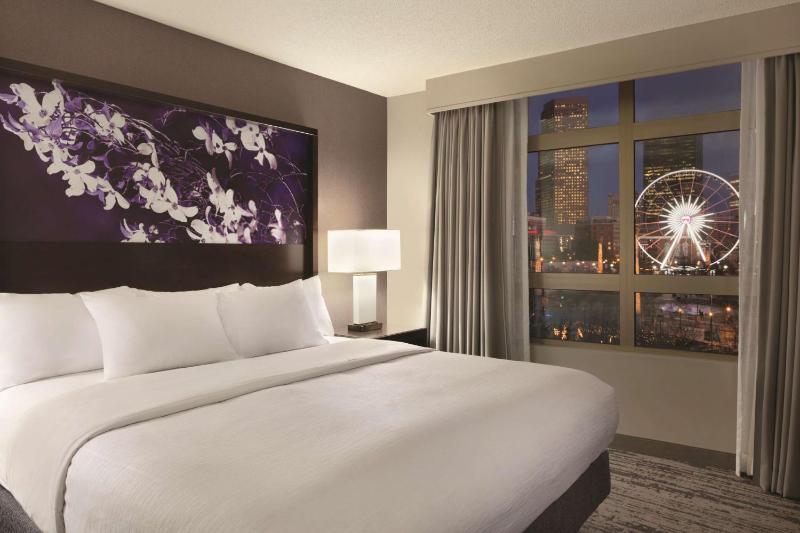 One-Bedroom King Suite with Sofa Bed image 1