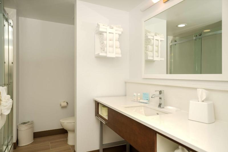King Room - Non-Smoking image 2