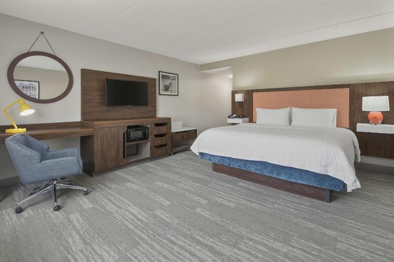 King Room with King Bed - Non-Smoking image 1