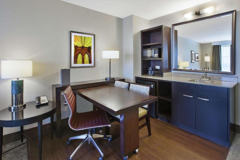 King Suite - Non-Smoking image 3