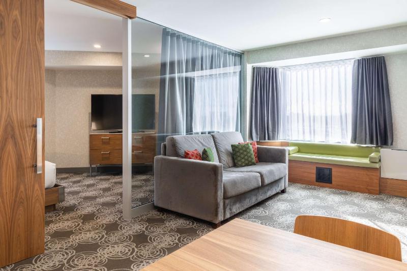 Deluxe Suite with Kitchen