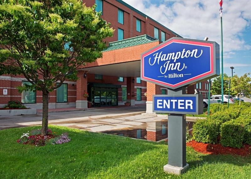 Hampton Inn by Hilton Ottawa - image 1