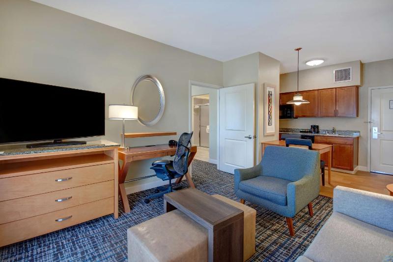 One-Bedroom Queen Suite with Two Queen Beds - Non-Smoking image 4