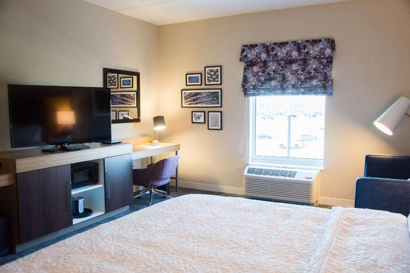 King Room with Sofa Bed image 4