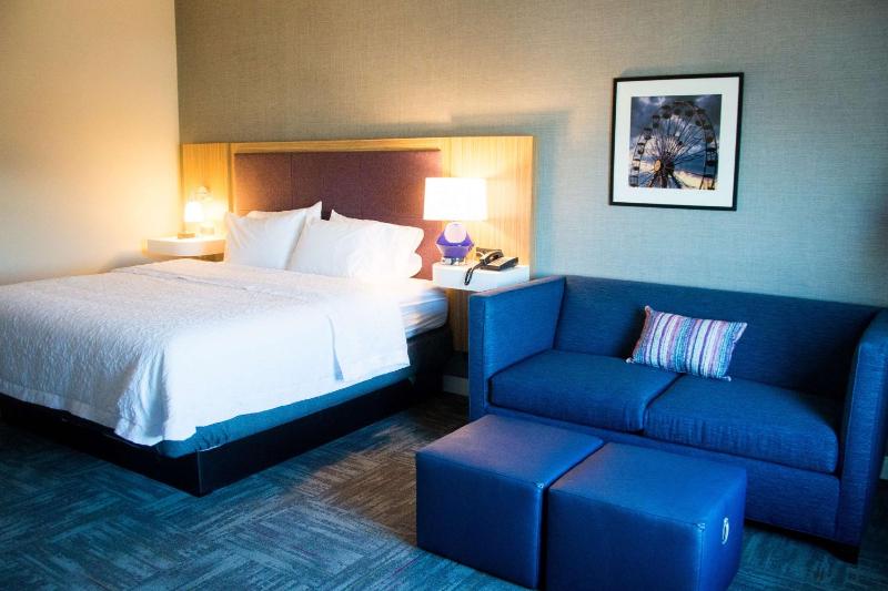 King Room with Sofa Bed image 3