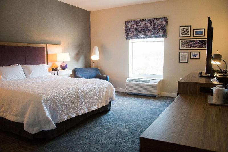 King Room with Sofa Bed image 1