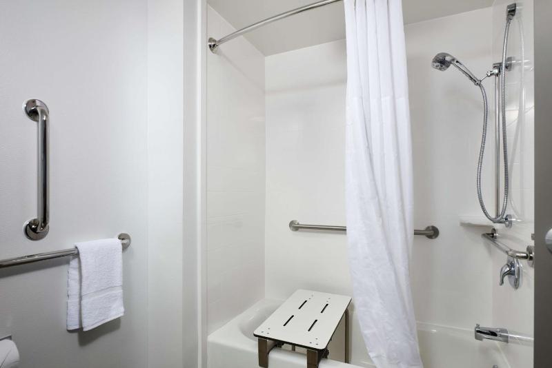 King Room with Accessible Tub - Mobility and Hearing Access/Non-Smoking image 3