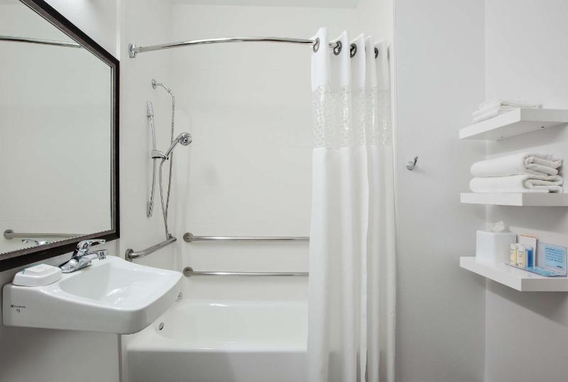King Room with Accessible Tub - Mobility and Hearing Access/Non-Smoking image 2