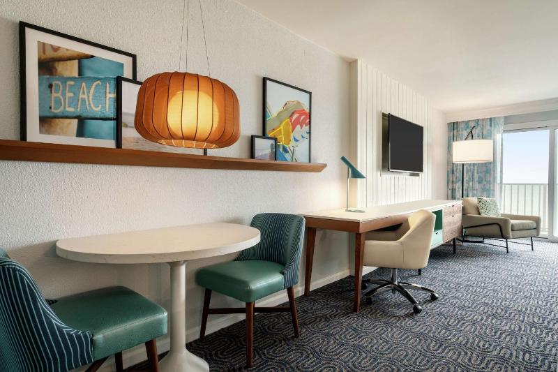 King Room with Kitchen, Balcony and Oceanfront View image 1