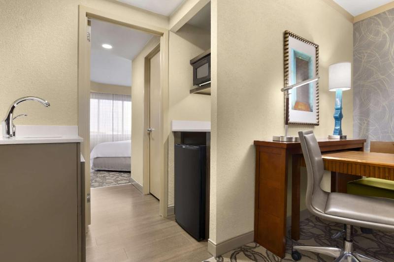 King Suite - Non-Smoking image 4