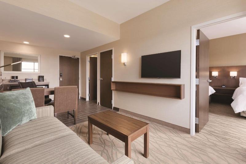 Two-Room Queen Suite with Two Queen Beds image 4