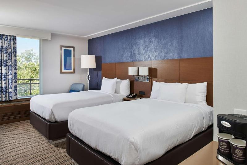 Double Room with Two Double Beds image 4