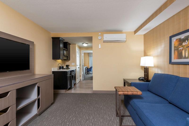 One-Bedroom King Suite - Non-Smoking image 4