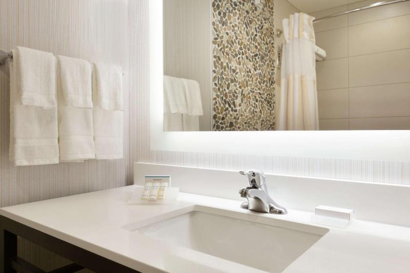 Hilton Garden Inn Pittsburgh Airport South-Robinson Mall - image 2
