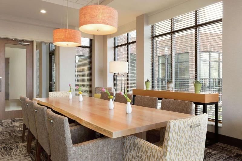 Hilton Garden Inn Pittsburgh Airport South-Robinson Mall - image 11