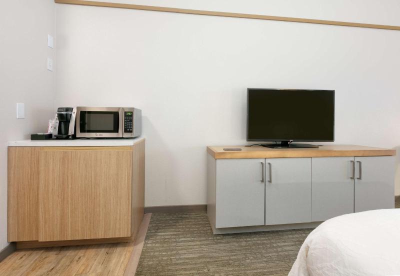 King Room with Sofa Bed - Disability Access/Non-Smoking image 3