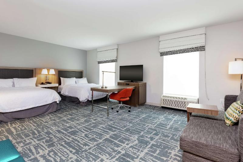 Queen Room with Two Queen Beds image 3