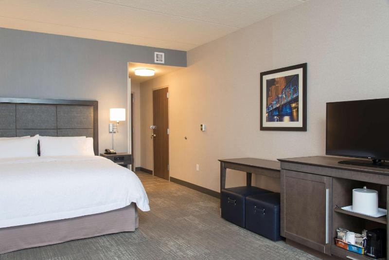 King Room with Sofa Bed - Hearing Accessible/Non-Smoking image 4