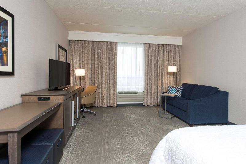King Room with Sofa Bed - Hearing Accessible/Non-Smoking image 2