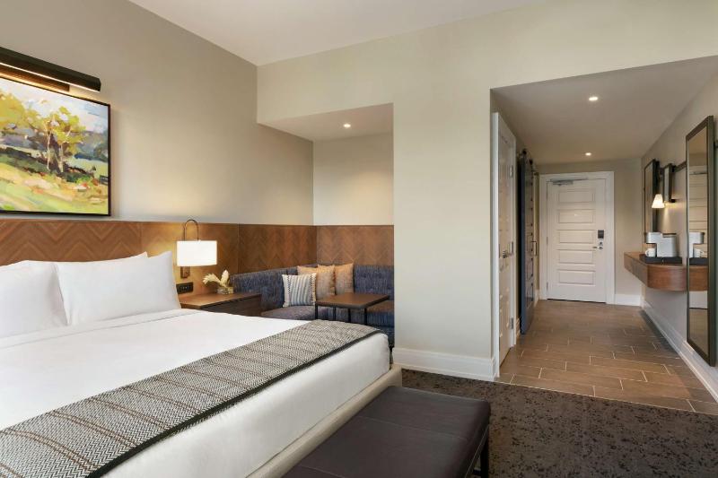King Room image 4