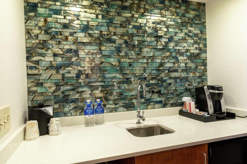 One-Bedroom King Suite - Non-Smoking