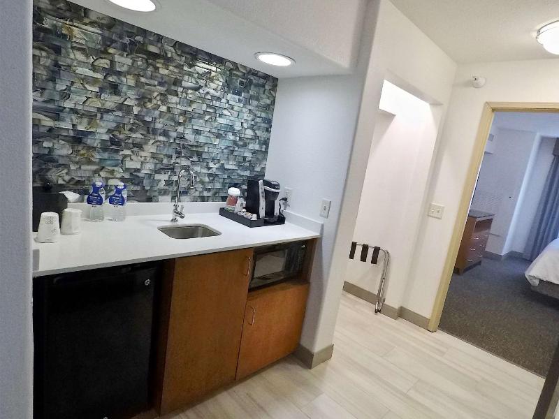 Deluxe King Suite - Non-Smoking