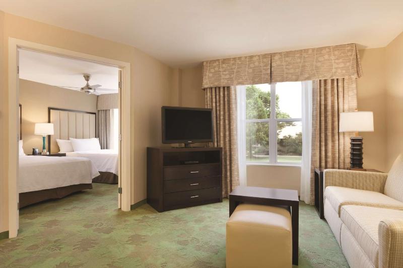 One-Bedroom Queen Suite with Two Queen Beds - Non-Smoking image 3