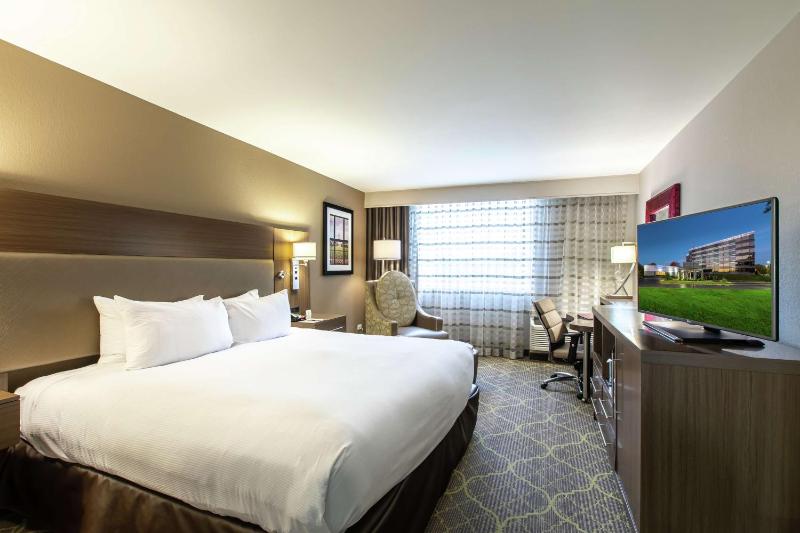 Queen Room with Two Queen Beds image 1