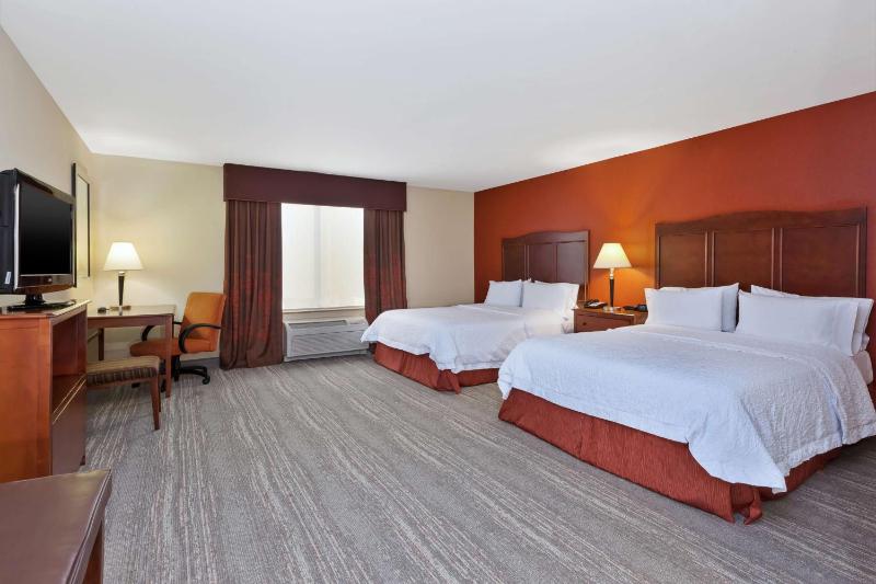 Room with Two Queen Beds - Non-Smoking image 3