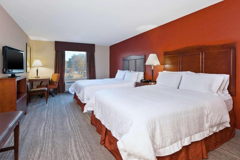 Room with Two Queen Beds - Non-Smoking image 4