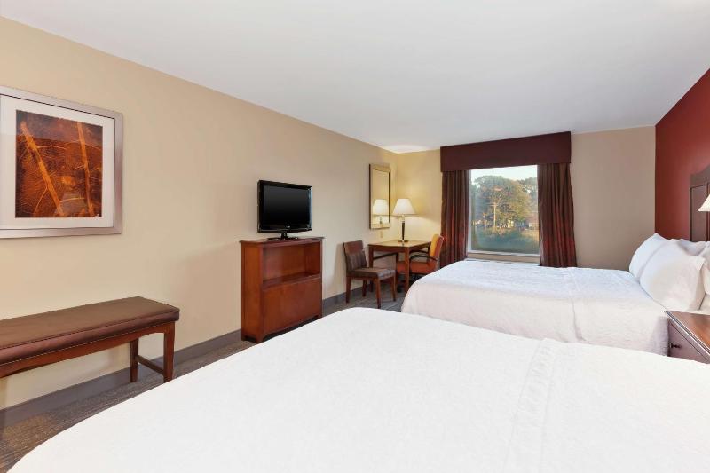Room with Two Queen Beds - Non-Smoking image 3
