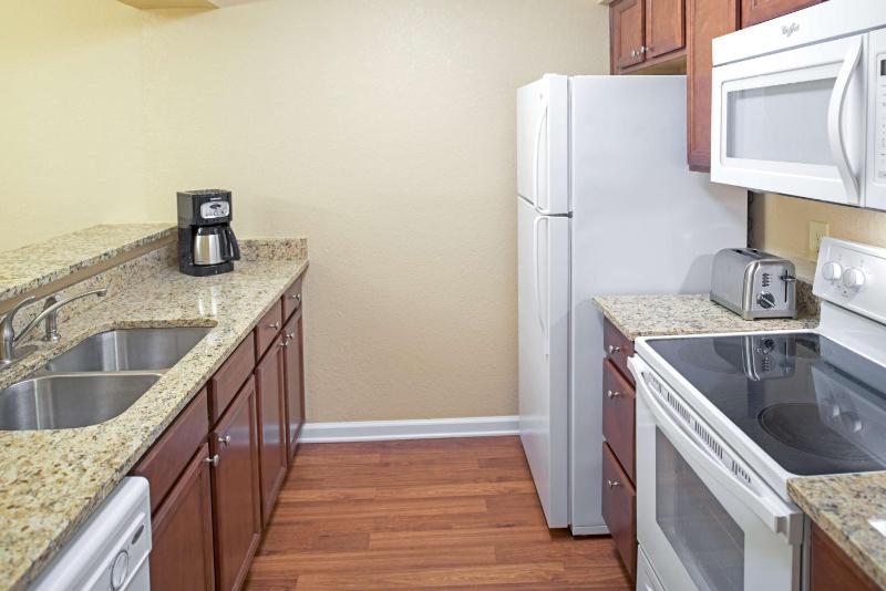 One Bedroom King Suite with Sofabed image 4