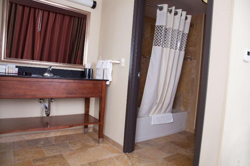 Queen Studio Suite with Two Queen Beds - Non-Smoking image 2