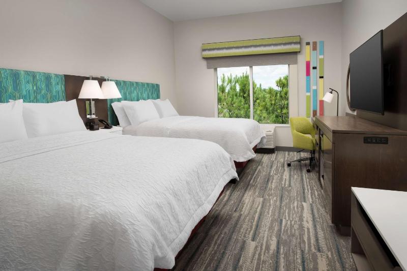 Queen Room with Two Queen Beds image 4