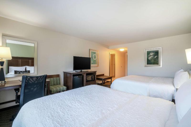 Room with Two Queen Beds - Non-Smoking image 3