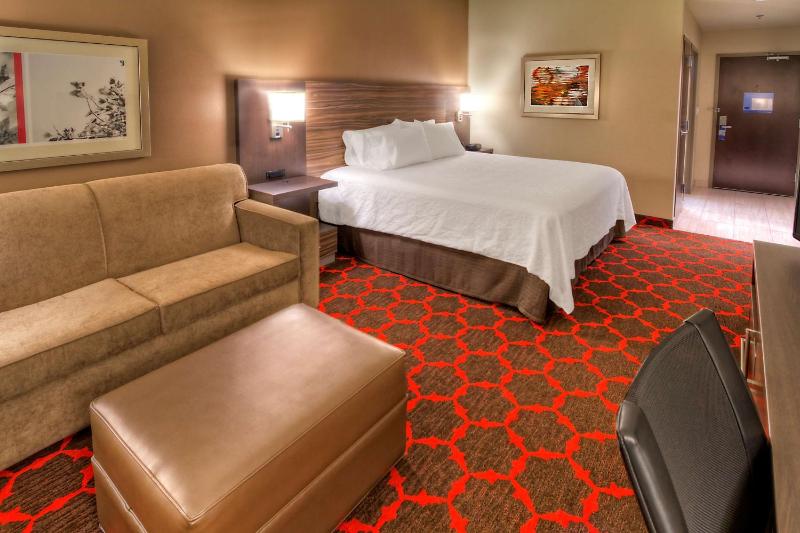 King Room with Sofa Bed - Non-Smoking image 3