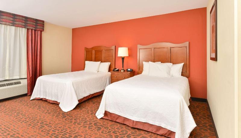 Queen Room with Two Queen Beds - Mobility and Hearing Access/Non-Smoking image 1