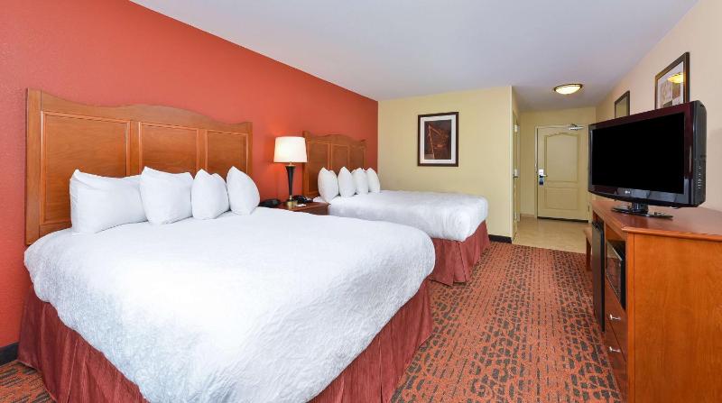 Room with Two Queen Beds - Non-Smoking image 4
