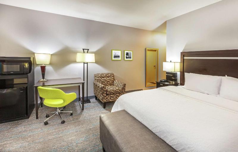 King Room with King Bed - Non-Smoking image 1