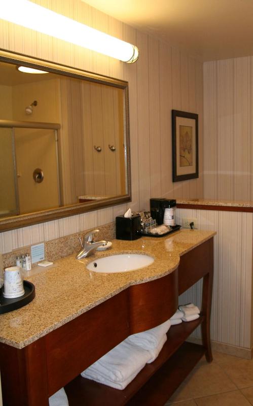 Room with Two Queen Beds - Non-Smoking image 2
