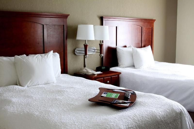 Room with Two Queen Beds - Non-Smoking image 4